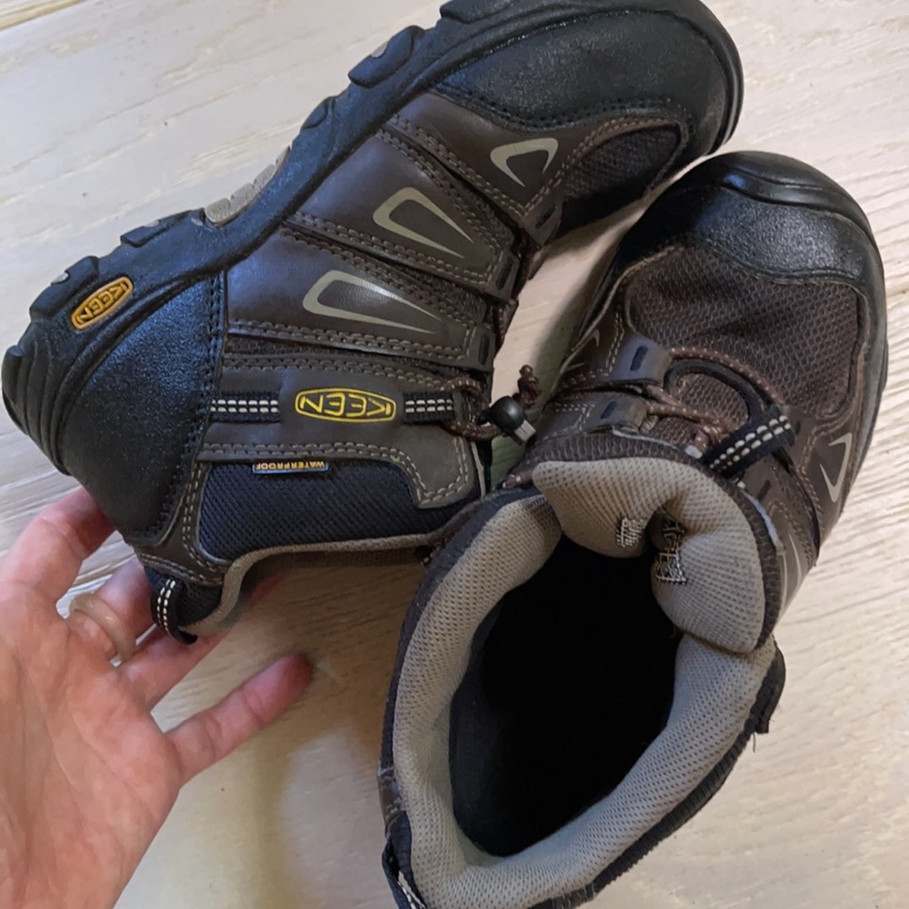 Keen Oakridge boys waterproof ankle hiking boots